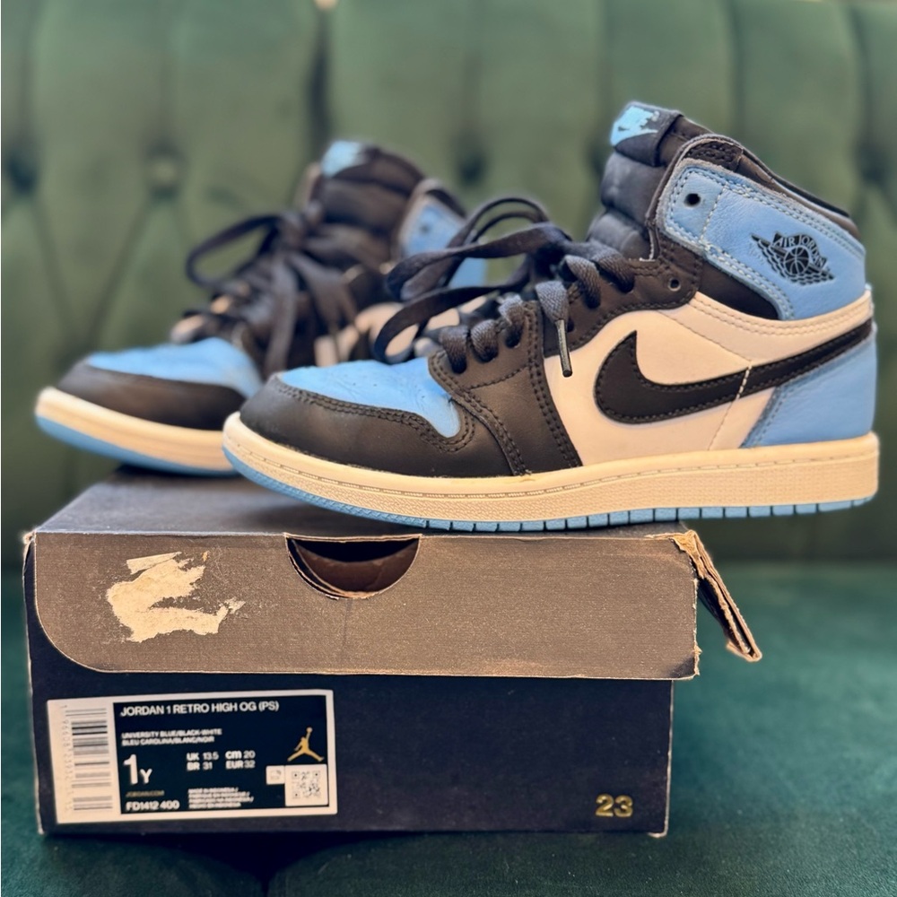 Jordan Retro High OG in Black and Blue